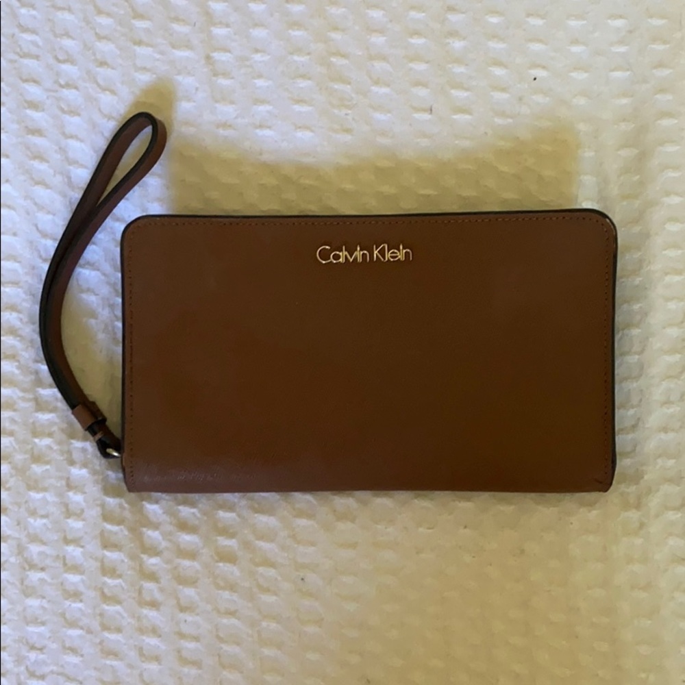 SOLD - Calvin Klein GENUINE LEATHER Wristlet